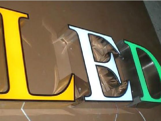 鹿寨介绍LED招牌的基础知识。